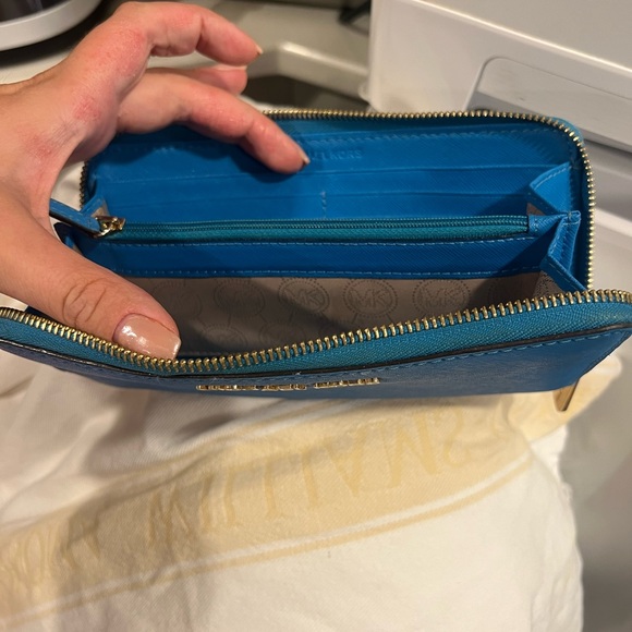 Michael Kors Wallet - Picture 2 of 5